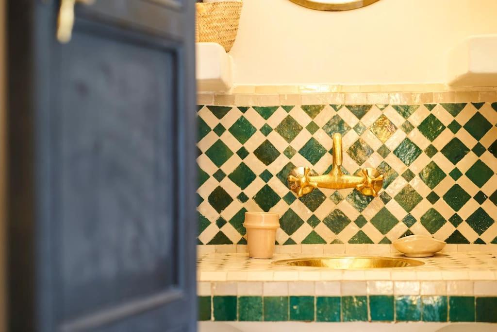 Riad Miloud En Exclusivite 10 P Au Coeur De La Medina Marrakesh Buitenkant foto